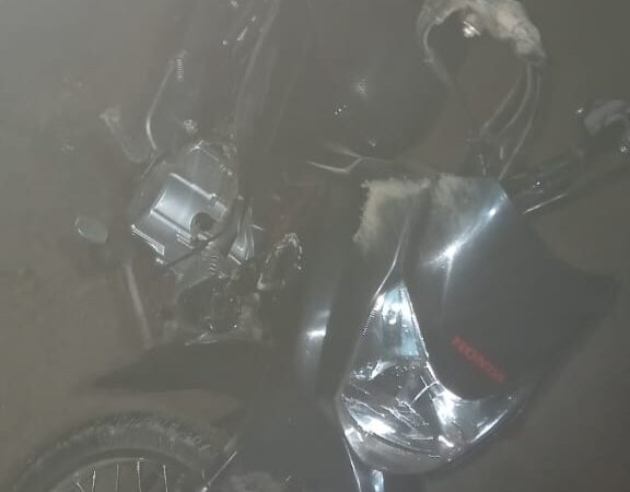 Jovem sofre acidente de moto na estrada que liga entrocamento de Maiquinique ao distrito de Ribeirão do salto.