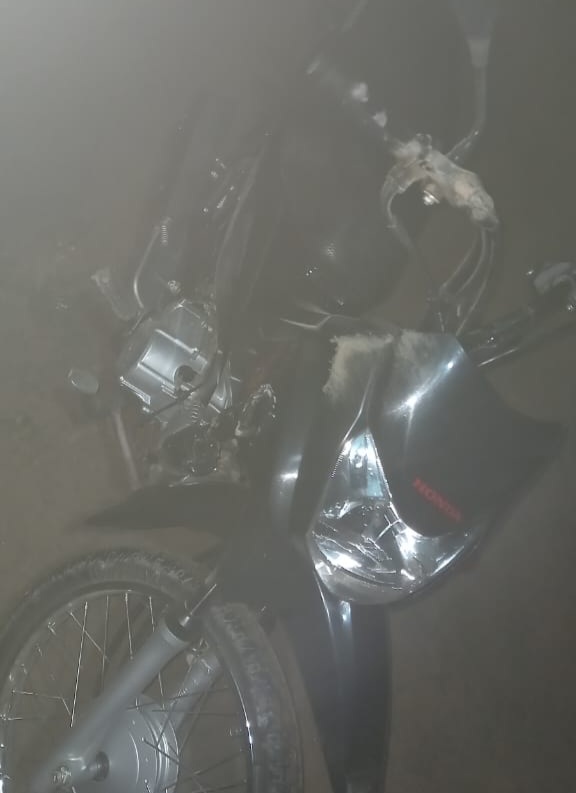 Jovem sofre acidente de moto na estrada que liga entrocamento de Maiquinique ao distrito de Ribeirão do salto.