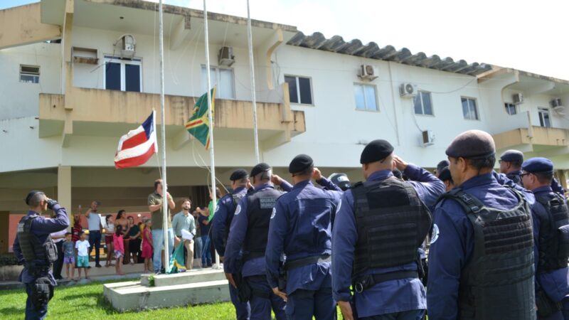 Prefeitura municipal realiza hasteamento de bandeiras em comemoração ao 7 de setembro.