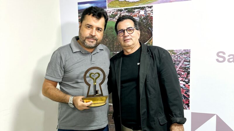 Prefeito de Itarantim Fábio Gusmão é homenageado com chave de ouro pelo trabalho admirável e incansável no municipio.