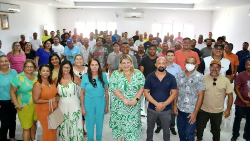 Agentes de segurança das escolas participam de reunião de instruções.